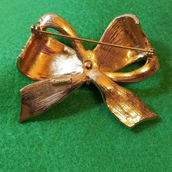 Coro Craft Sparkling Gold Tone Bow - Picture 3 of 8
